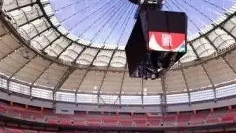 丹尼尔斯火力全开，三分球八中七，狂砍22分9篮板6助攻5抢断，成就“4×5”辉煌！